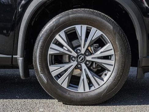 Used 2022 Nissan Rogue SV w/ SV Premium Package image 14