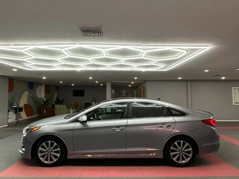 Used 2016 Hyundai Sonata Limited w/ Option Group 05 FWD image 3