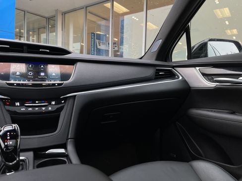 Certified 2025 Cadillac XT5 Premium Luxury image 36