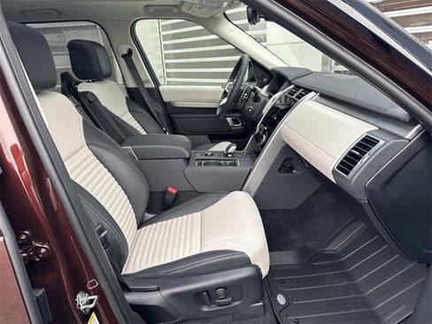 New 2026 Land Rover Discovery Limited Edition image 10