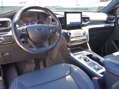 Used 2020 Ford Explorer XLT w/ Equipment Group 202A AWD/4WD image 3