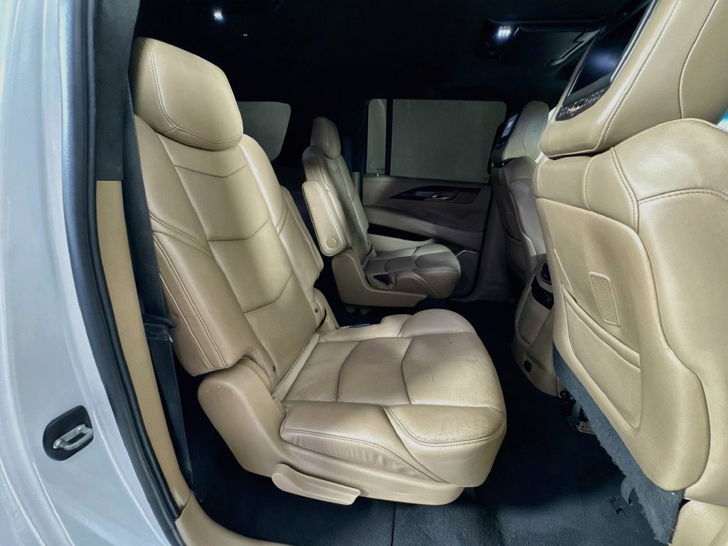 Used 2019 Cadillac Escalade ESV Platinum RWD image 36