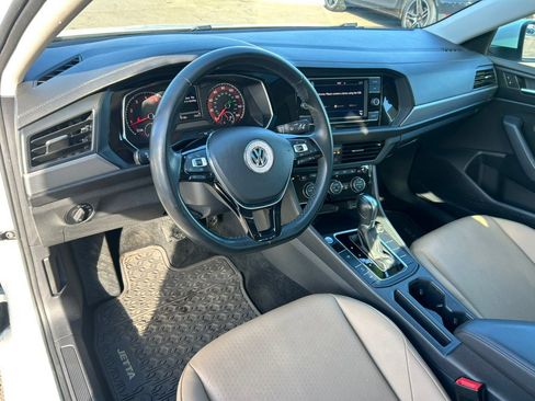 Used 2019 Volkswagen Jetta SE w/ Cold Weather Package image 16