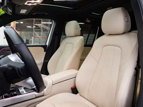 Used 2024 Mercedes-Benz EQB 300 4MATIC image 22