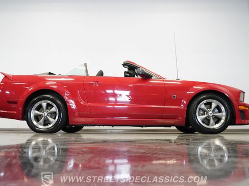 Used 2005 Ford Mustang GT image 21