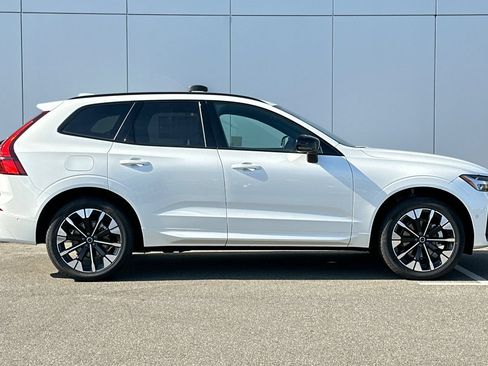 Used 2026 Volvo XC60 B5 Plus w/ Protection Package Premier AWD/4WD image 6