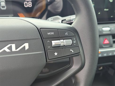 New 2025 Kia K4 LXS image 33