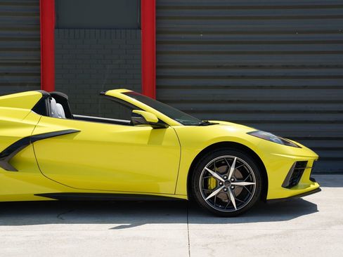 Used 2023 Chevrolet Corvette Stingray Premium Conv w/ 3LT RWD image 4