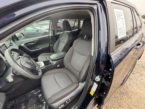 Used 2025 Toyota RAV4 XLE image 36