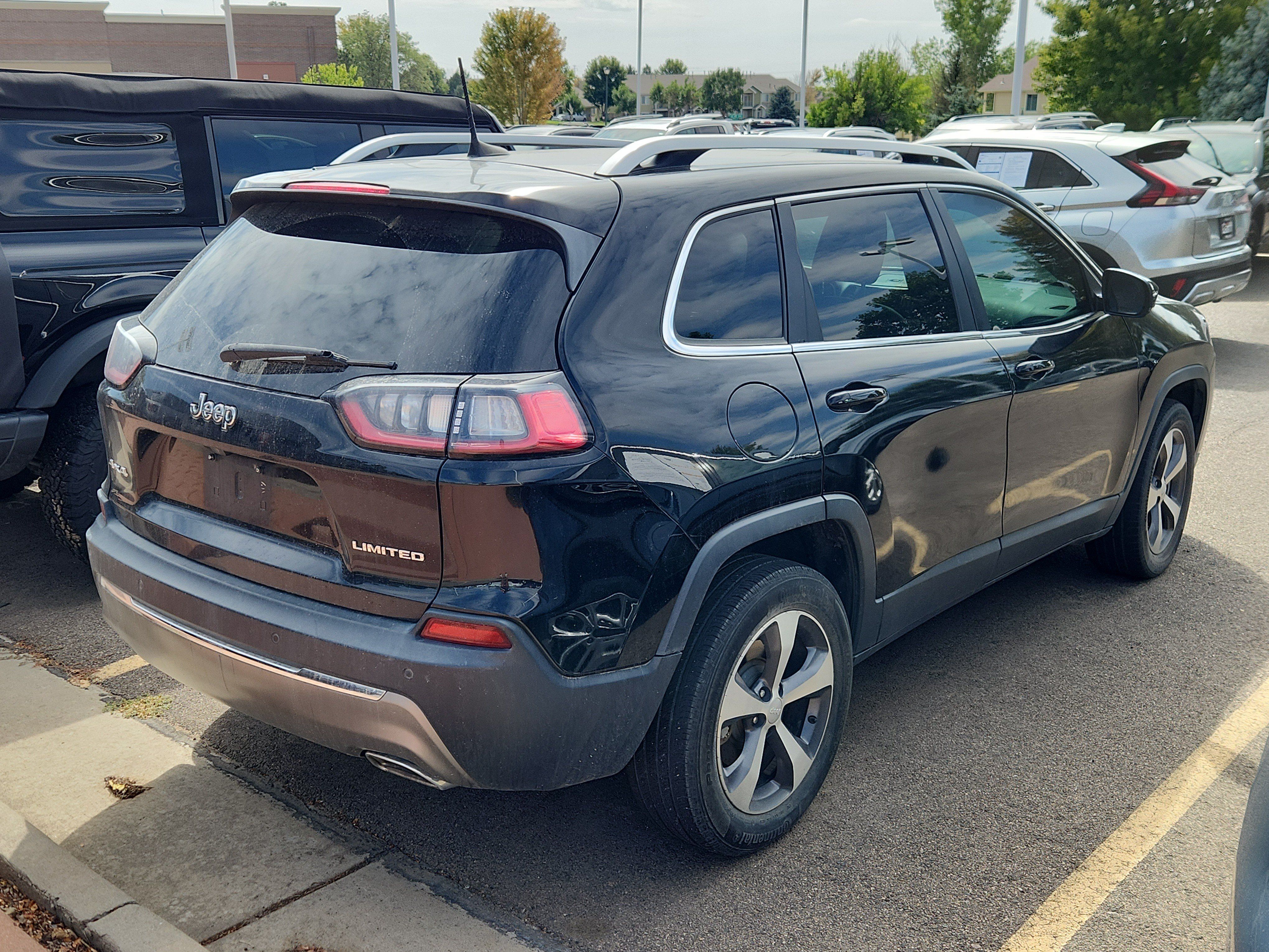 Used 2019 Jeep Cherokee Limited AWD/4WD image 4