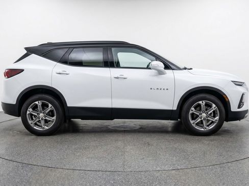 Used 2025 Chevrolet Blazer LT FWD image 11