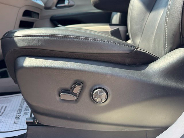Used 2024 Chrysler Pacifica Touring-L FWD image 10
