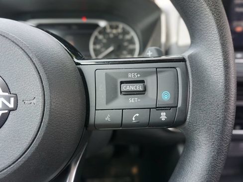 Used 2023 Nissan Rogue SV FWD image 9