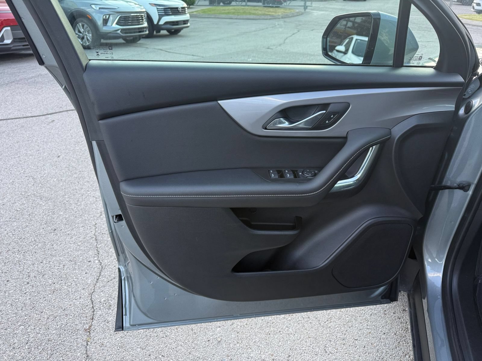 Used 2025 Chevrolet Blazer LT FWD image 18