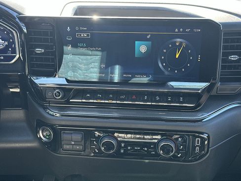 Used 2022 Chevrolet Silverado 1500 ZR2 image 25