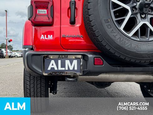 Used 2025 Jeep Wrangler Unlimited Sahara AWD/4WD image 6