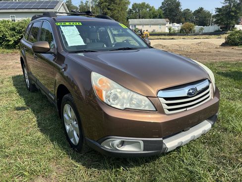 Used 2011 Subaru Outback 2.5i Limited AWD/4WD image 3