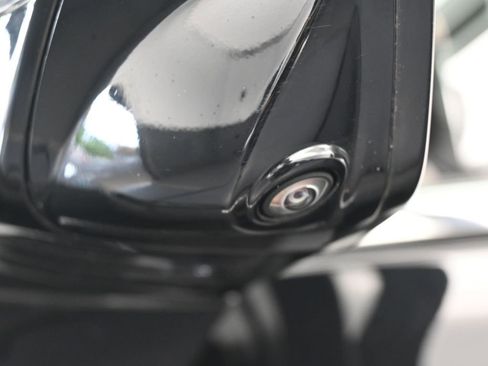 Used 2024 Chevrolet Suburban LT image 60