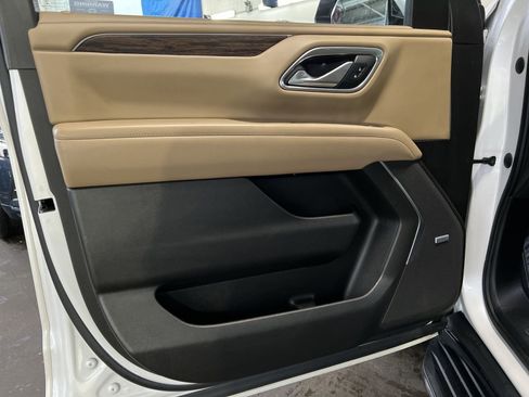 Used 2021 Chevrolet Tahoe Premier w/ Premium Package image 14