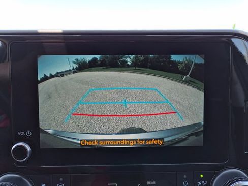 Used 2024 Toyota Highlander XLE AWD/4WD image 23
