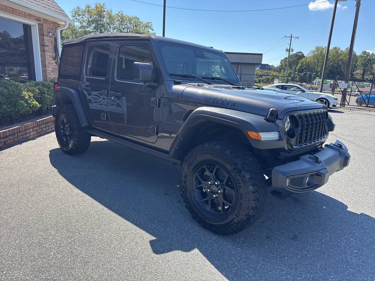 Used 2024 Jeep Wrangler Unlimited Sport AWD/4WD image 9