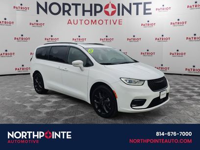 Used 2022 Chrysler Pacifica Touring-L w/ S Appearance Package