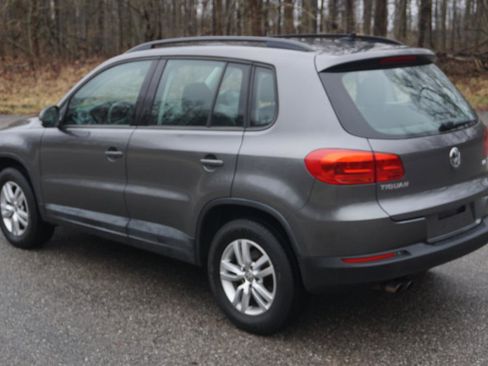 Used 2015 Volkswagen Tiguan S image 3