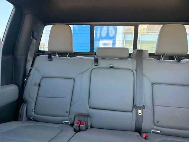 Used 2020 GMC Sierra 1500 SLT w/ SLT Premium Plus Package AWD/4WD image 16