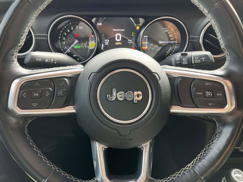 Used 2022 Jeep Wrangler Unlimited Sahara w/ Safety Group image 11