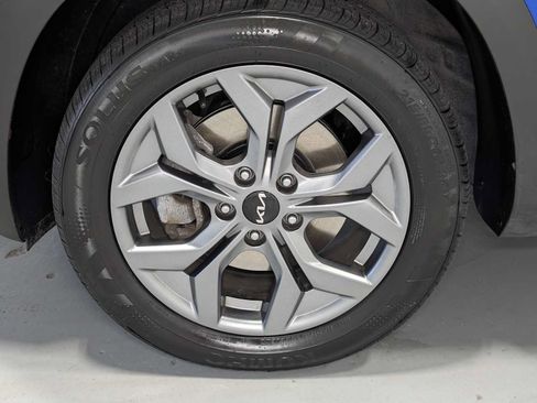 Certified 2024 Kia Seltos LX AWD/4WD image 3