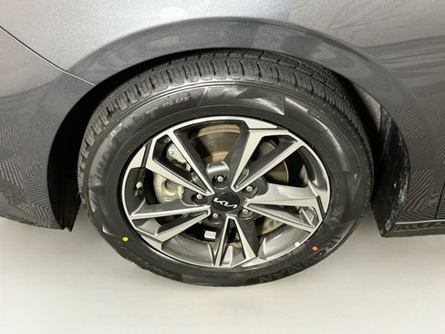 Used 2023 Kia Forte LXS w/ LXS Technology Package FWD image 11