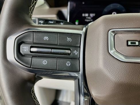 Used 2025 GMC Acadia Denali w/ Super Cruise Package FWD image 12