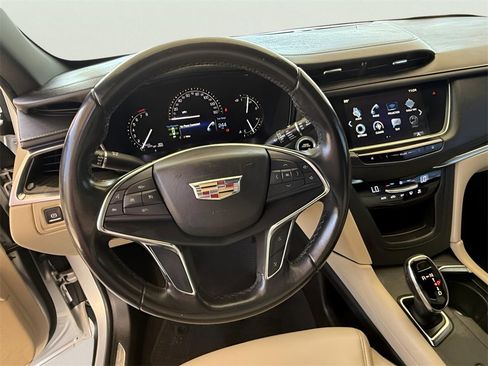 Used 2019 Cadillac XT5 image 3