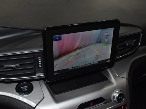 Used 2022 Ford Explorer XLT w/ Equipment Group 202A image 15