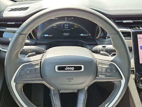 Used 2023 Jeep Grand Cherokee L Limited AWD/4WD image 19
