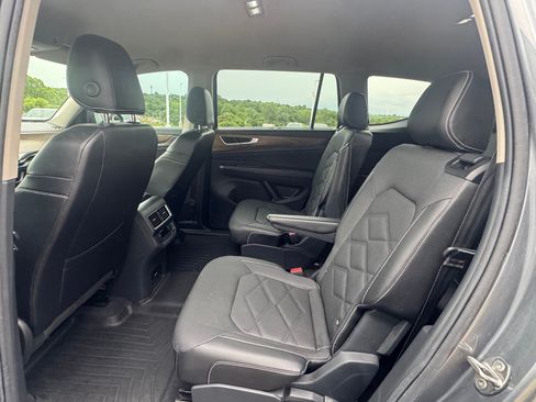 Used 2024 Volkswagen Atlas SE w/ Black Wheel Package FWD image 12