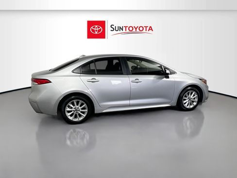 Used 2021 Toyota Corolla LE w/ LE Convenience Package FWD image 2