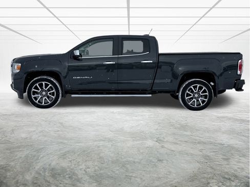 Used 2022 GMC Canyon Denali image 2