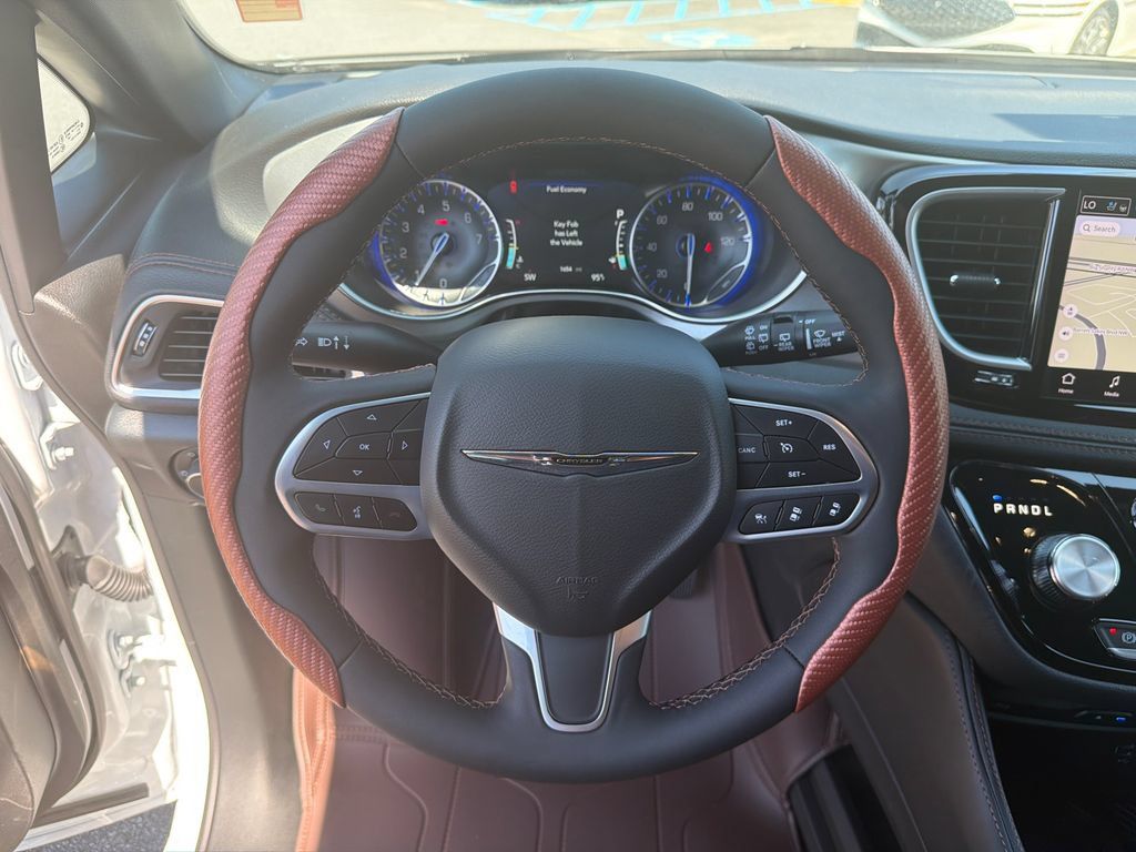 Used 2026 Chrysler Pacifica Pinnacle FWD image 26