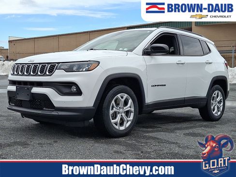 Used 2024 Jeep Compass Latitude AWD/4WD image 1