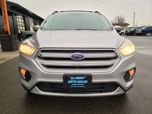 Used 2018 Ford Escape SE image 2