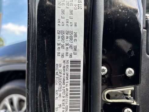 Used 2019 Jeep Cherokee Latitude Plus w/ Cold Weather Group AWD/4WD image 44
