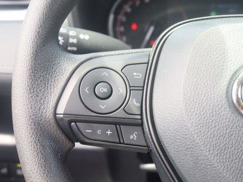 Used 2025 Toyota RAV4 XLE AWD/4WD image 9