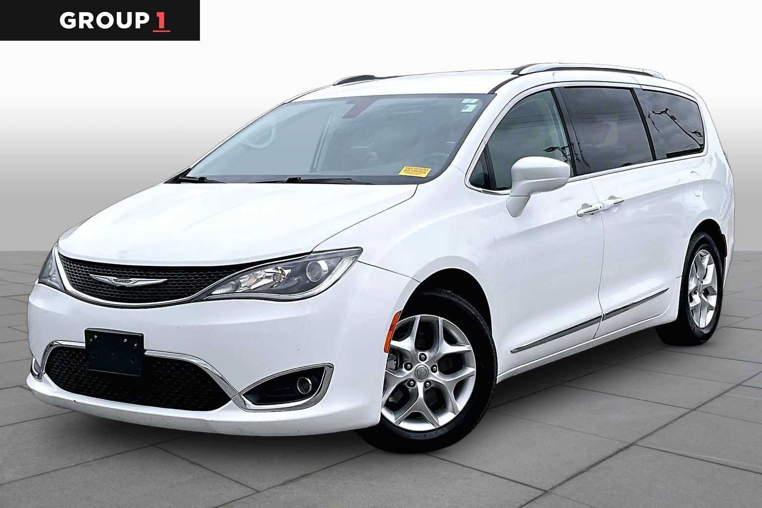Used 2020 Chrysler Pacifica Touring-L Plus w/ Tire & Wheel Group FWD image 1