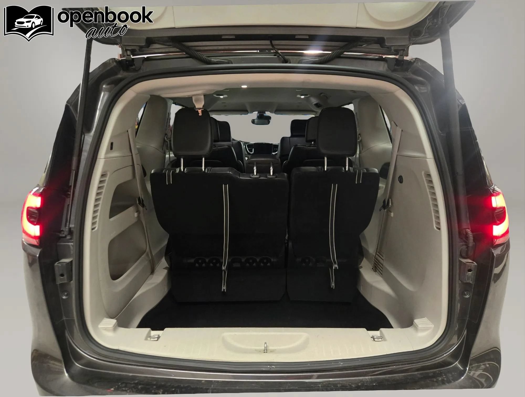 Used 2023 Chrysler Pacifica Touring-L FWD image 20