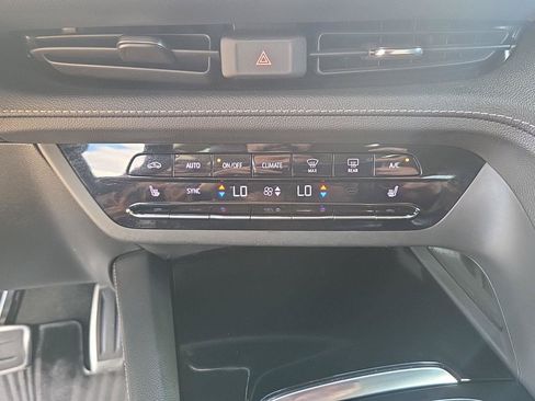 Used 2023 Buick Envision Preferred w/ Sport Touring Package AWD/4WD image 21