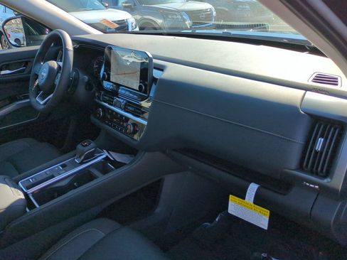 New 2025 Nissan Pathfinder SL image 41