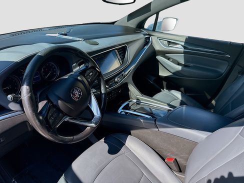 Used 2022 Buick Enclave Essence FWD image 9