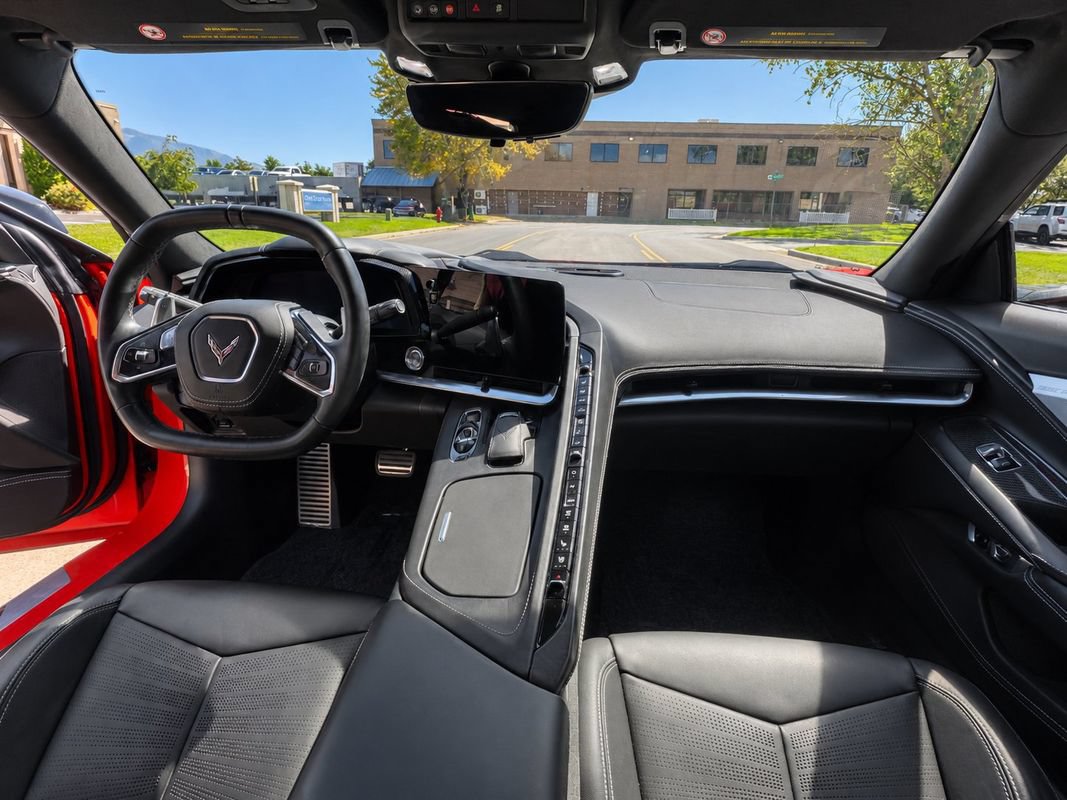 Used 2021 Chevrolet Corvette Stingray Premium Cpe w/ Z51 Performance Package RWD image 18