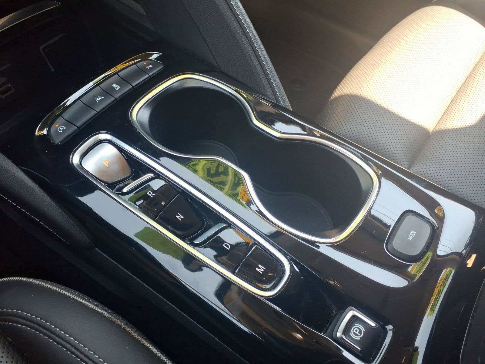 Used 2022 Buick Envision Essence w/ Technology Package I FWD image 17